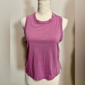 LULULEMON SIZE 6 BABY TEE CROP IN PINKISH